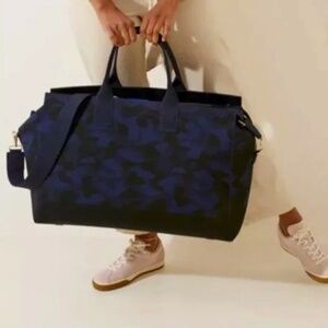 Rothy's The Weekender - Blue Camo